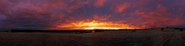 Панорама Пейзаж Облаками Закате — стоковое фото