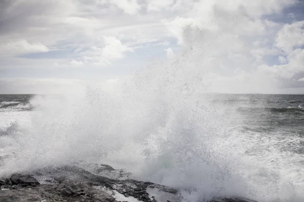 Kuzey Atlantik Rlanda Kıyılarında Sörf — Stok fotoğraf