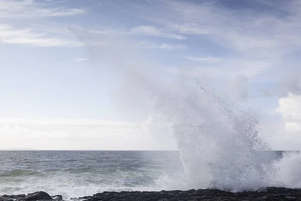 Surf Του Βόρειου Ατλαντικού Στις Ακτές Της Ιρλανδίας — Φωτογραφία Αρχείου