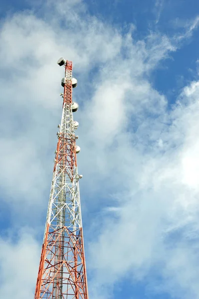 Tour Télécommunications Contre Ciel Bleu — Photo