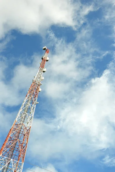 Tour Télécommunications Contre Ciel Bleu — Photo