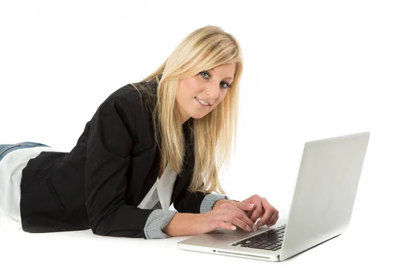 Mujer Sonriente Con Portátil — Foto de Stock