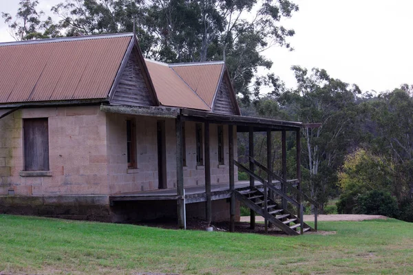 Australian Colonial House Set Riverbank — Stock Photo, Image