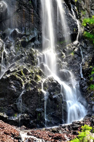 Vacker Vattenfall Naturen Bakgrund — Stockfoto