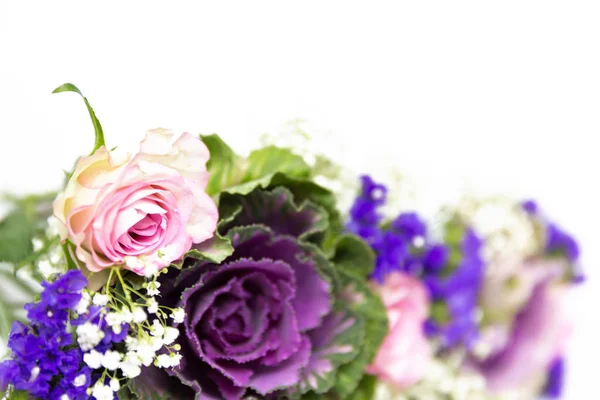 Floral Διακόσμηση Από Τριαντάφυλλα Statice Λαχανίδες Και Αναπνοή Του Μωρού — Φωτογραφία Αρχείου