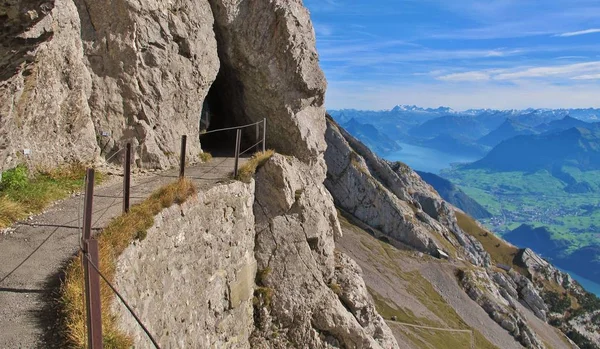 rock path to tomlishorn