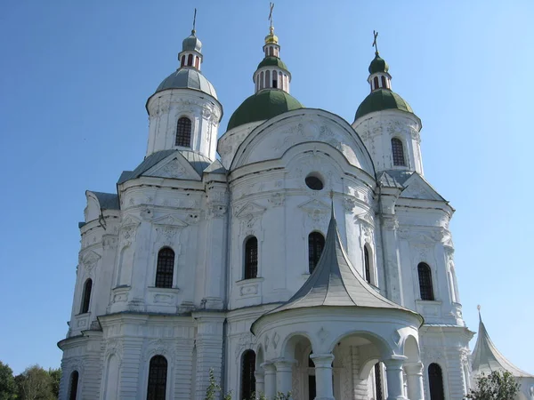 Красивая Церковь Фоне Голубого Неба Городе Козелец — стоковое фото