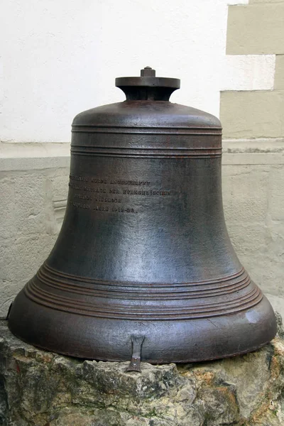 Questi Campana Acciaio Appeso 1920 2005 Nella Torre Della Chiesa — Foto Stock