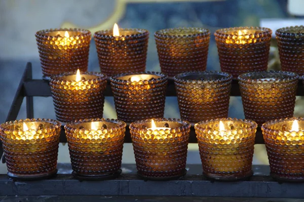 교회의 촛불들 — 스톡 사진