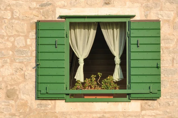 Open Green Wood Windows — Stock Photo, Image