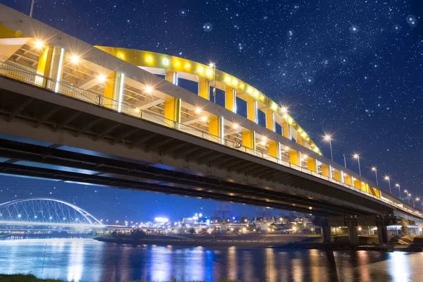 Νυχτερινή Σκηνή Της Γέφυρας Κάτω Από Αστέρια Στην Ταϊπέι Ταϊβάν — Φωτογραφία Αρχείου
