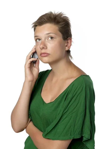 Молода Красива Жінка Зеленому Верху Мобільним Телефоном Ізольована Білому Тлі — стокове фото