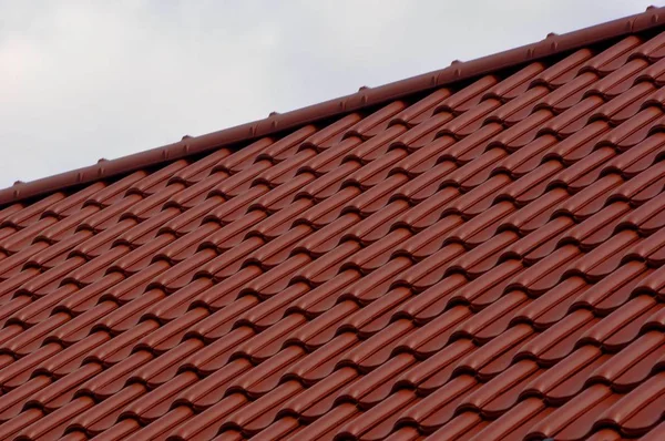 Hausdach Mit Roten Dachziegeln — Stockfoto