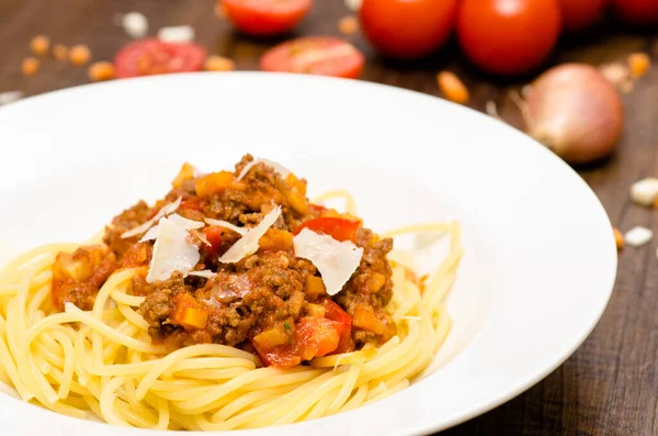 Espaguete Com Molho Carne Picada Legumes — Fotografia de Stock
