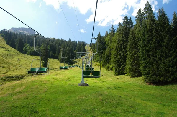 Sessellift Den Bergen Mit Schöner Aussicht — Stockfoto