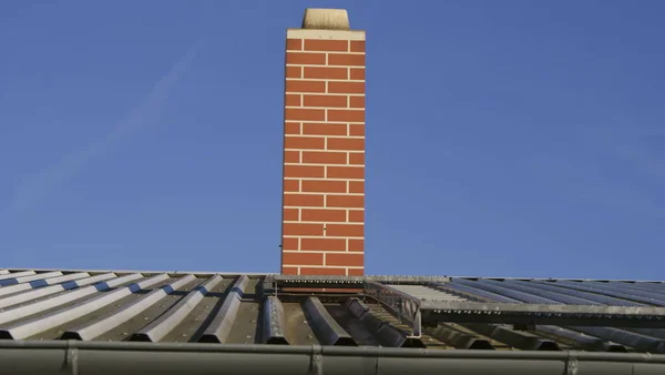 Red Brick Chimney Tin Roof Rise — Stock Photo, Image