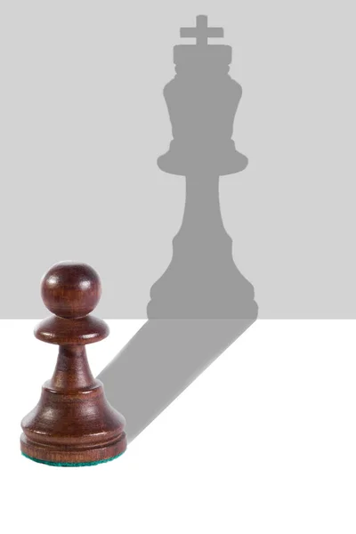 Chess Pawn Créer Une Ombre Qui Ressemble Roi — Photo