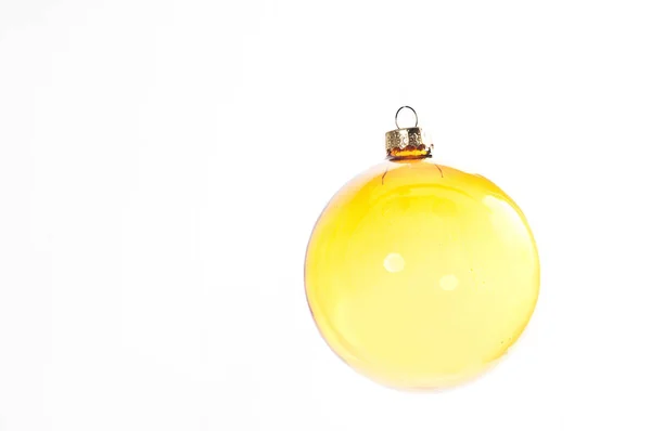 Žluté Vánoční Míč Izolované Bílém Pozadí — Stock fotografie