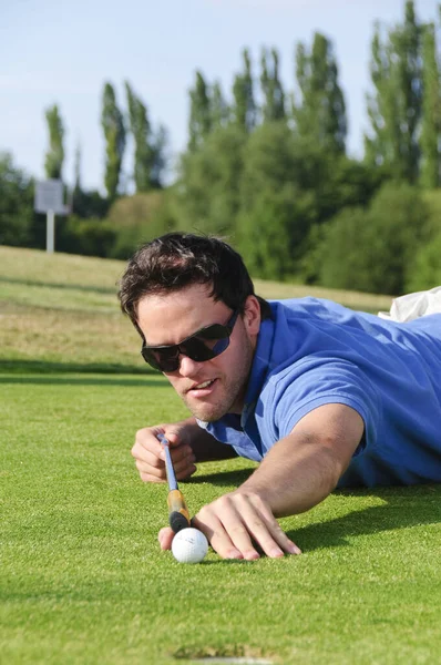 Homens Jovens Jogando Golfe — Fotografia de Stock