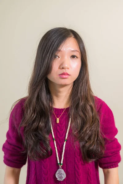 Retrato Mujer Joven Aspecto Mandona — Foto de Stock