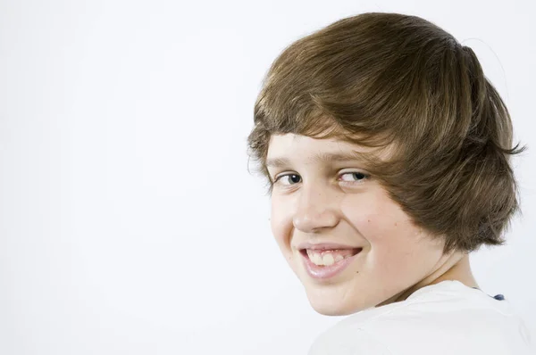 Cabeça Ombros Retrato Adolescente Masculino Contra Fundo Branco — Fotografia de Stock