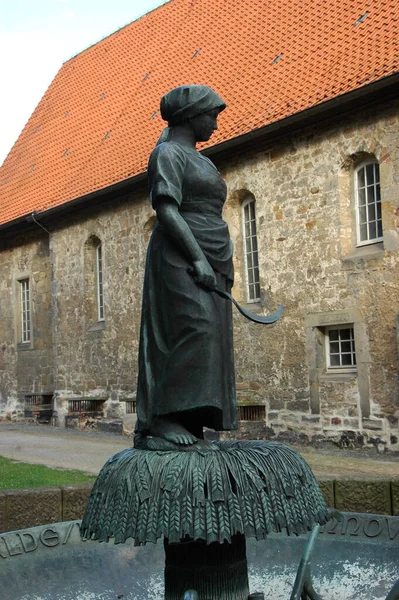 Wunstorf Taki Kasaba Kilisesindeki Şnitternenbrunnen — Stok fotoğraf