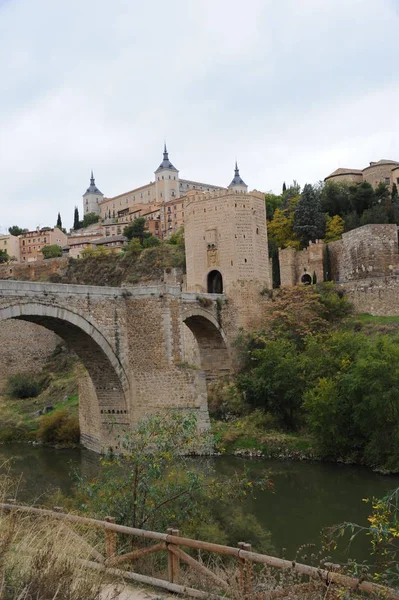 Toledo España Fachadas Puente Alcantara Tajo — Foto de Stock