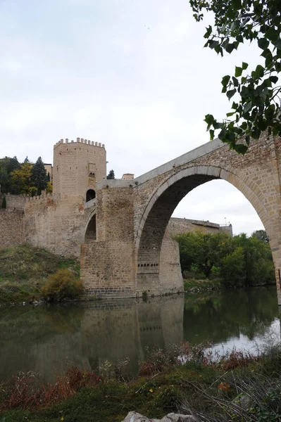 Toledo Espanha Fachadas Ponte Puente Alcantara Tajo — Fotografia de Stock