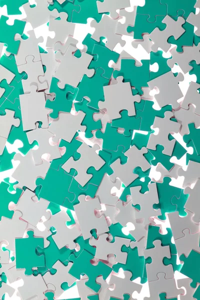 Pezzi Puzzle Bianchi Colorati Sono Incasinati — Foto Stock