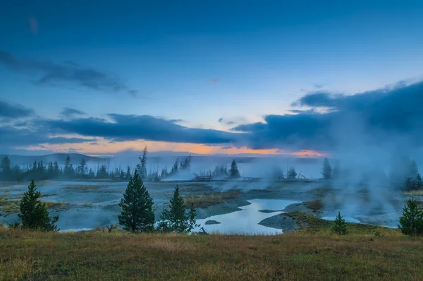 Beautiful Morning West Thumb Geyser Basin Yellowstone Lake Bacground — стокове фото