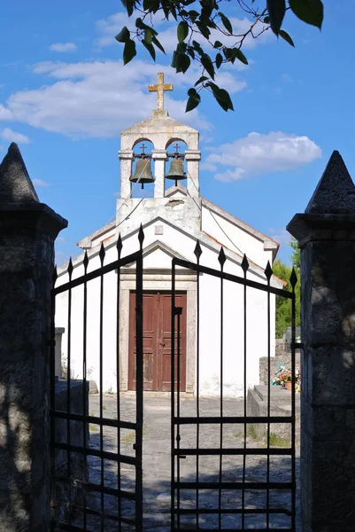 Είσοδος Στο Νεκροταφείο Παρεκκλήσι — Φωτογραφία Αρχείου