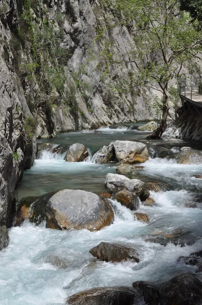 Sapadere Kanyonu Kayalık Dağlar Nehir Akıntısı — Stok fotoğraf