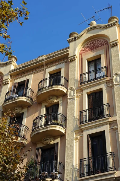 スペイン建築 バルセロナ市 住宅や建物のファサード — ストック写真