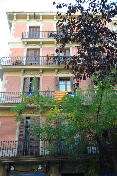 バルセロナ 古い建物の美しいファサード — ストック写真