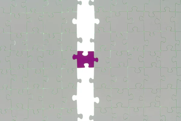 Dvě Bílé Puzzle Půlky Jsou Spojeny Jednobarevný Puzzle Kus — Stock fotografie