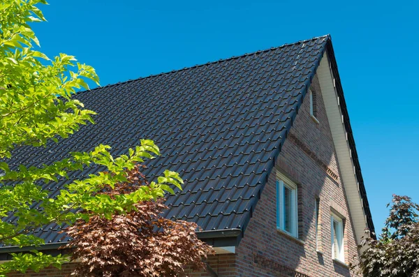 Brand New Roof Top Dark Tiles — Stock Photo, Image