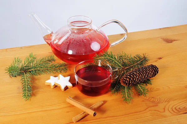 Tasse Teekanne Und Adventliches Dekor Auf Holztisch — Stockfoto