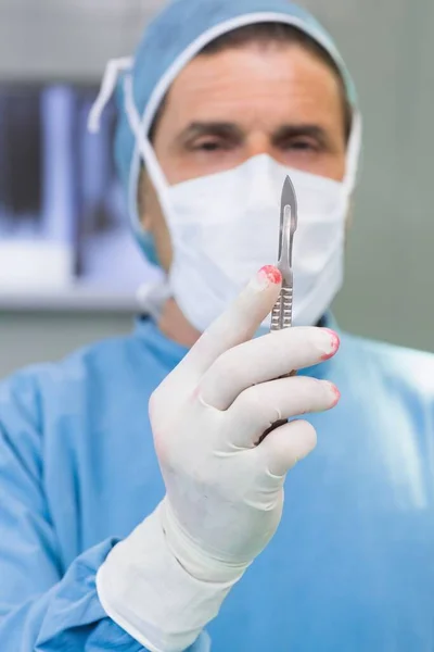Surgeon Holding Scalpel His Gloved Hand Operating Theater — Stock Photo, Image