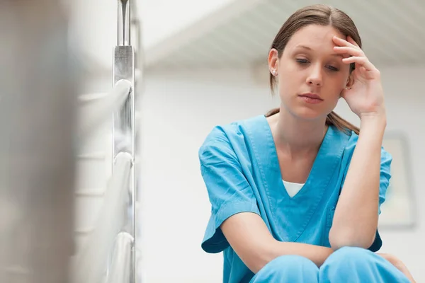 Nurse Leaning Her Head Her Hands Stairwell Hospital — Stock Photo, Image