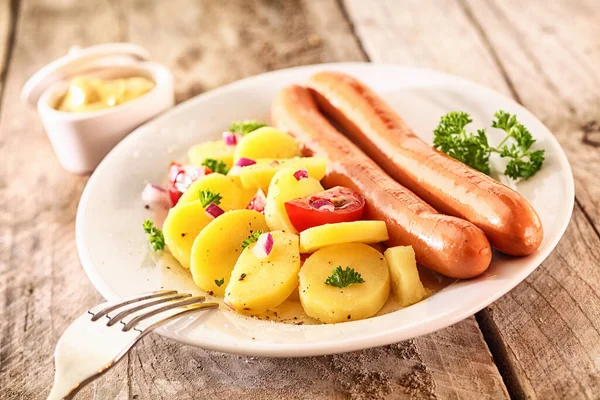 Deux Saucisses Wiener Grillées Avec Des Pommes Terre Pour Bébés — Photo