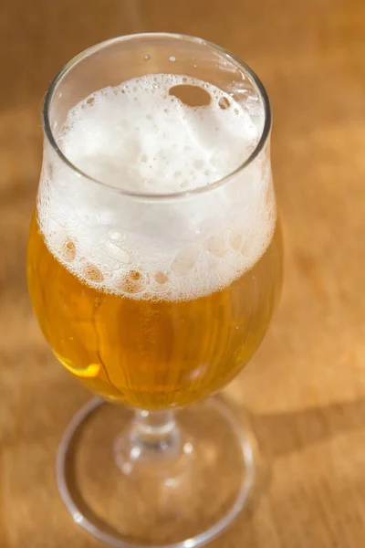 Copo Cerveja Mesa Madeira — Fotografia de Stock