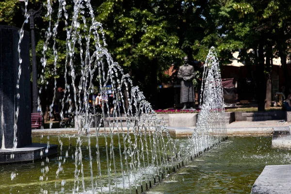 Гарний Фонтан Парку Бризкою Водою — стокове фото