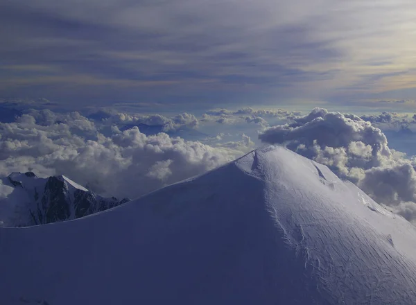 ヨーロッパ最高峰の山頂 モンブラン4807M — ストック写真