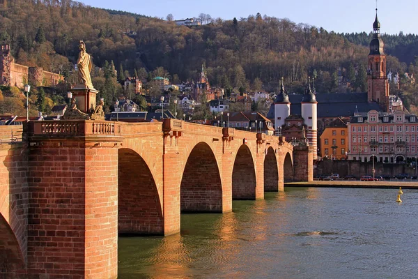 海德堡的老桥和老桥 — 图库照片