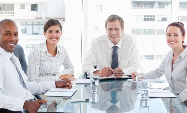 Smiling Salesteam Meeting — Stock Photo, Image