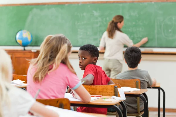 Schüler Unterhalten Sich Unterricht — Stockfoto