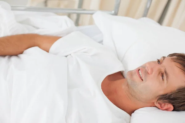 Pandangan Atas Dari Pasien Santai Berbaring Tempat Tidur — Stok Foto