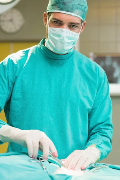 Close Serious Surgeon Opening Patient Operating Theatre — Stock Photo, Image