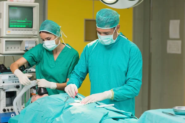 Chirurgo Infermiera Accanto Paziente — Foto Stock
