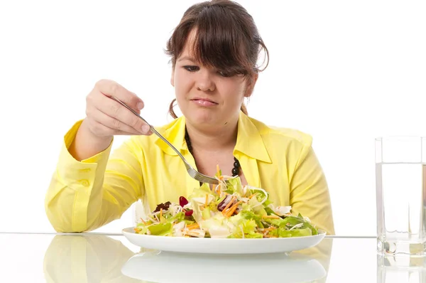 Preadolescente Chica Con Pelo Largo Blusa Amarilla Disgusta Comer Sobre — Foto de Stock